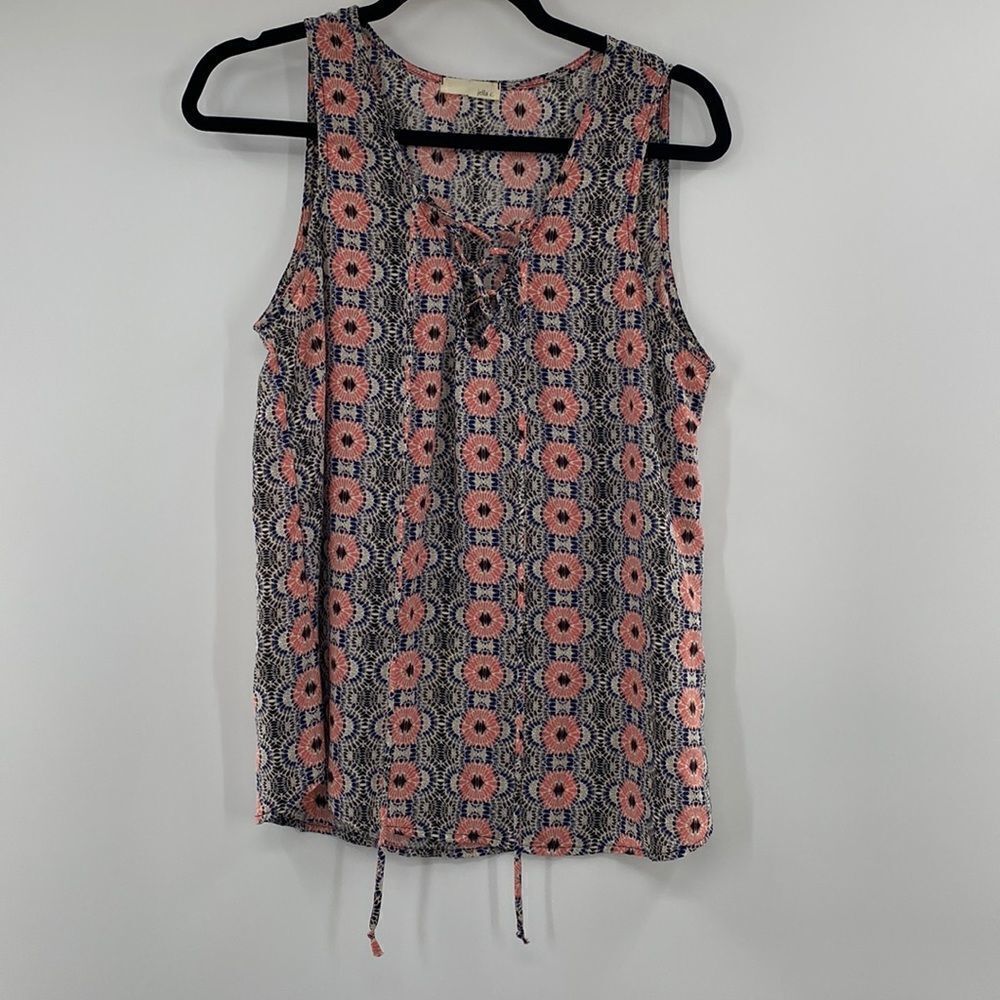 Jella C. Floral top size: small